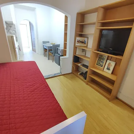 T1 Penha De Franca Com Patio 리스본