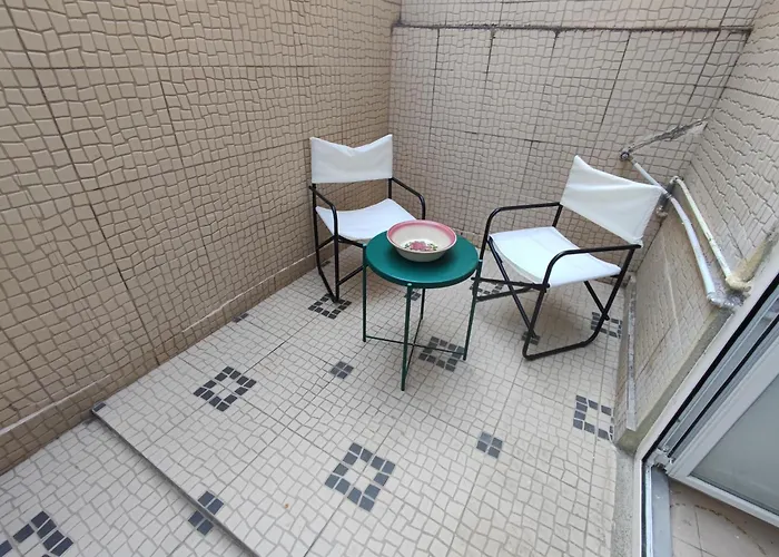 T1 Penha De Franca Com Patio 리스본