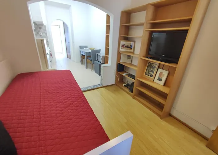 T1 Penha De Franca Com Patio 리스본