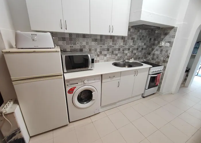 아파트 T1 Penha De Franca Com Patio *