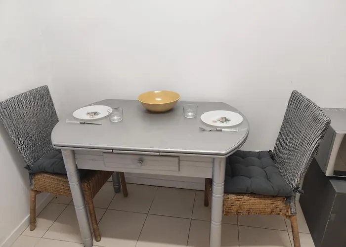 T1 Penha De Franca Com Patio 리스본