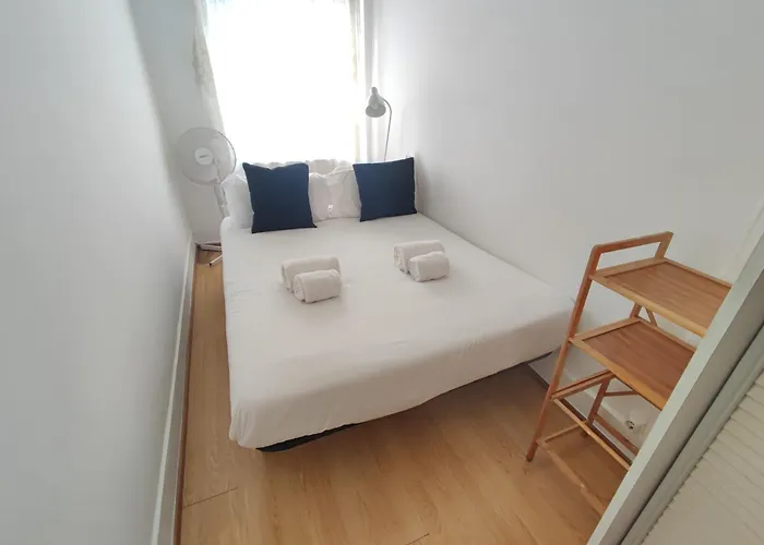 T1 Penha De Franca Com Patio 아파트 리스본