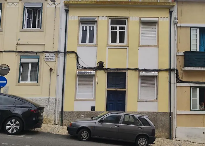 T1 Penha De Franca Com Patio 아파트 리스본