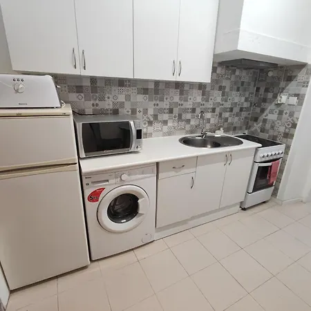 Appartement T1 Penha De Franca Com Patio *