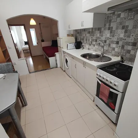 Appartement T1 Penha De Franca Com Patio