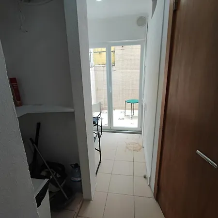 T1 Penha De Franca Com Patio Appartement *