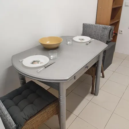 T1 Penha De Franca Com Patio Apartment