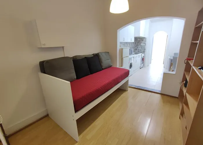 T1 Penha De Franca Com Patio * Lisboa