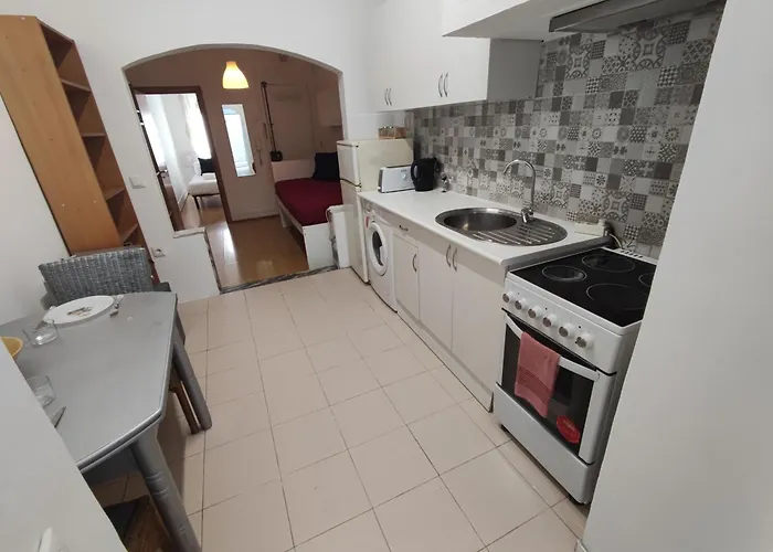 Apartament T1 Penha De Franca Com Patio