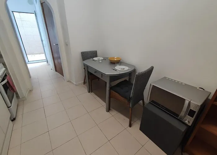 T1 Penha De Franca Com Patio *