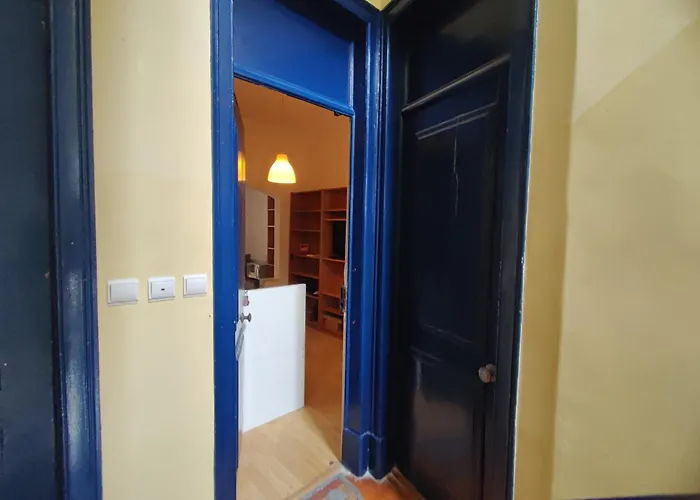 T1 Penha De Franca Com Patio Lisboa