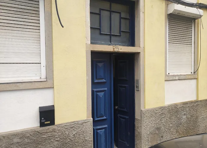 Apartament T1 Penha De Franca Com Patio *